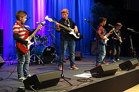 Kinderband auf einer Bühne