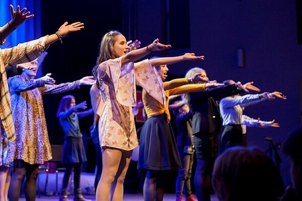 Musical-Darstellende singen auf einer Bühne